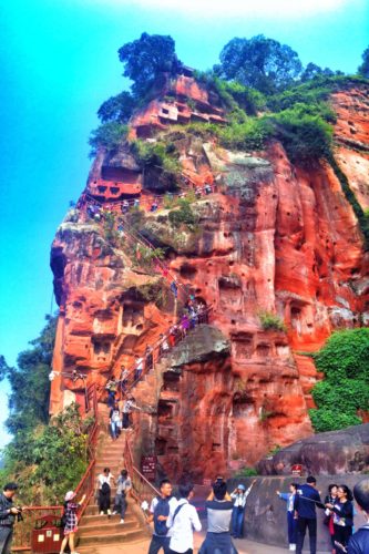 The stairs going down to the food of the Leshan Buddha