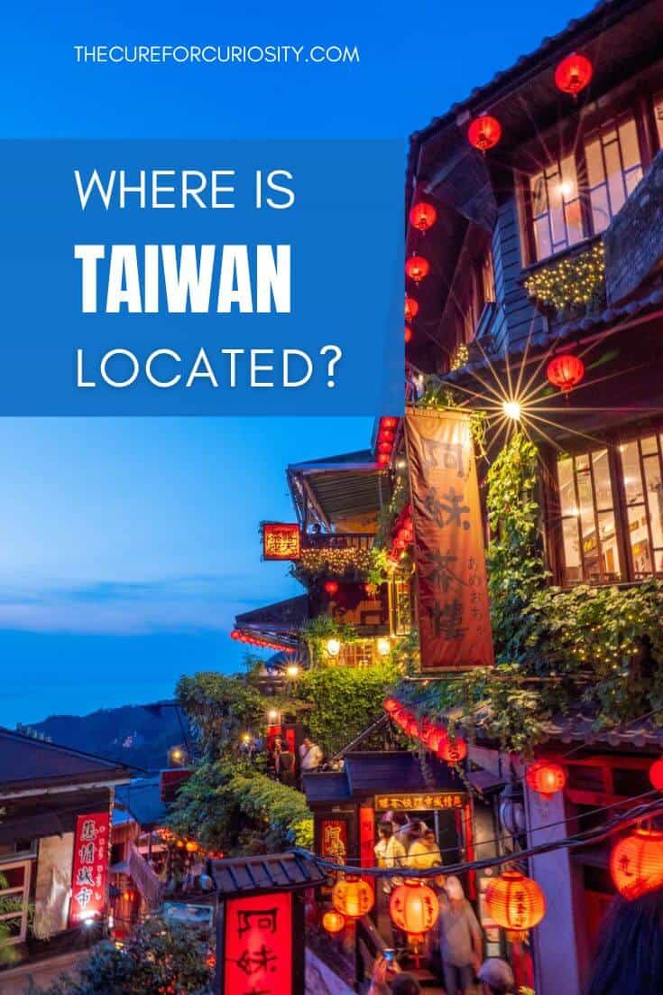 Night view of Taiwan street with traditional lanterns and buildings.